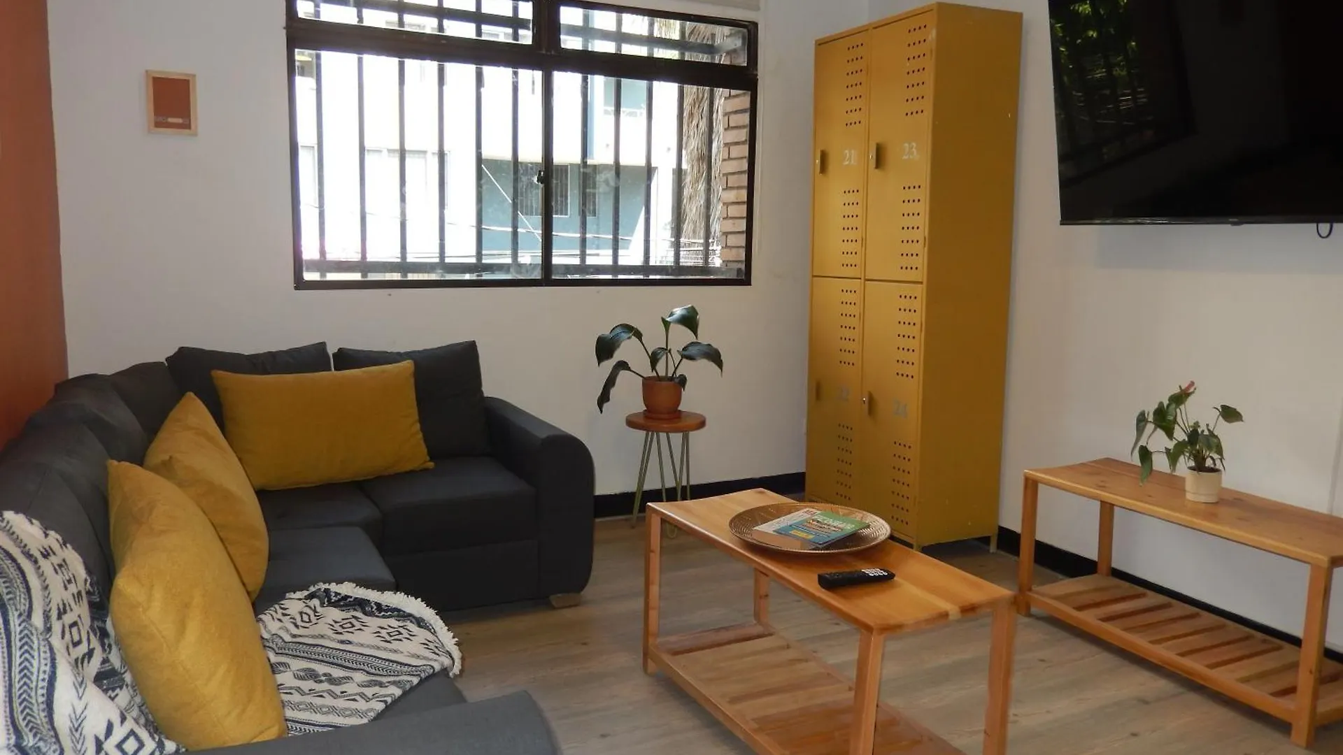 Apartments In La Seventy Μεντεγίν 0*,